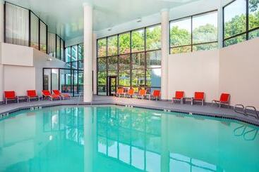 هتل Holiday Inn Newport News   Hampton By Ihg
