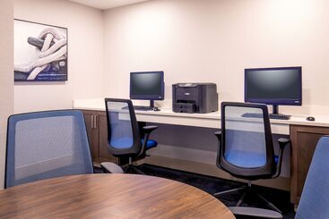 هتل Holiday Inn Newport News   Hampton By Ihg