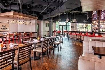 هتل Holiday Inn Newport News Hampton By Ihg