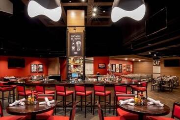 هتل Holiday Inn Newport News   Hampton By Ihg