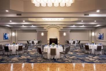 هتل Holiday Inn Newport News   Hampton By Ihg
