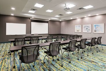 هتل Homewood Suites By Hilton Ottawa Airport