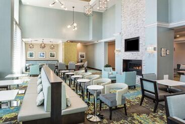 هتل Homewood Suites By Hilton Ottawa Airport