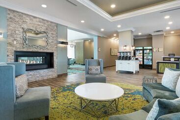 هتل Homewood Suites By Hilton Ottawa Airport