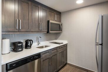 هتل Homewood Suites By Hilton Ottawa Airport