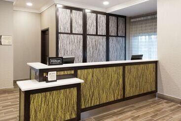 هتل Homewood Suites By Hilton Ottawa Airport