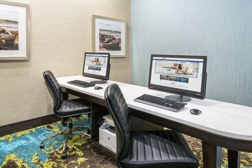 هتل Homewood Suites By Hilton Ottawa Airport