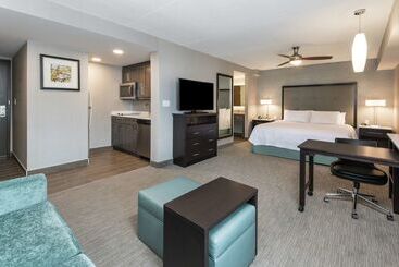 هتل Homewood Suites By Hilton Ottawa Airport