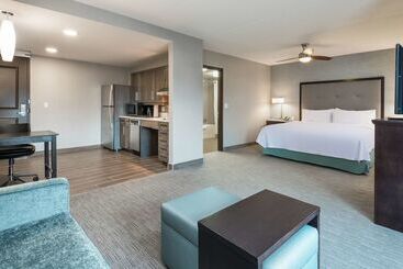 هتل Homewood Suites By Hilton Ottawa Airport