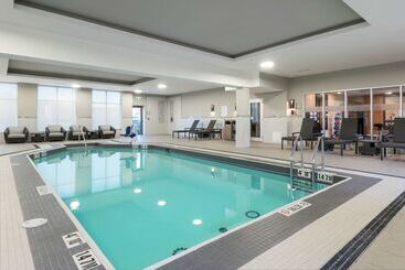هتل Homewood Suites By Hilton Ottawa Airport