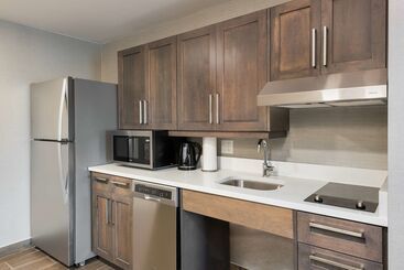 هتل Homewood Suites By Hilton Ottawa Airport