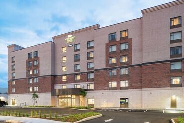 هتل Homewood Suites By Hilton Ottawa Airport