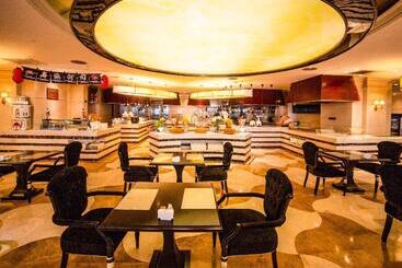 هتل Howard Johnson Domando Plaza Wulanchabu