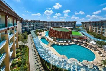 هتل Marriott Jeju Shinhwa World