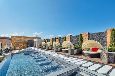 هتل Marriott Jeju Shinhwa World