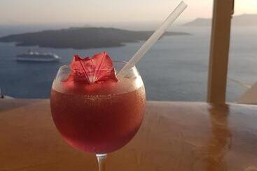 هتل On The Cliff