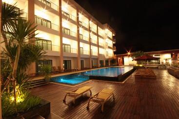 هتل Paragon Suites Resort