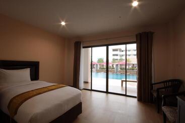 هتل Paragon Suites Resort