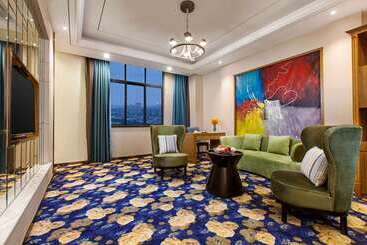 هتل Ramada By Wyndham Taixing