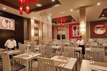 هتل Riu Palace Costa Mujeres - All Inclusive