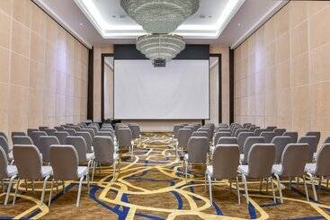 هتل Royal Saray Resort