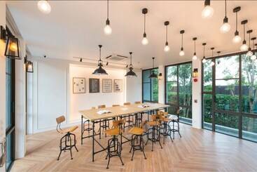 هتل Saturdays Residence By Brown Starling