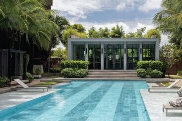 هتل Saturdays Residence By Brown Starling