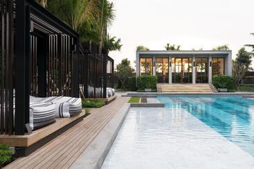 هتل Saturdays Residence By Brown Starling