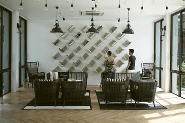 هتل Saturdays Residence By Brown Starling