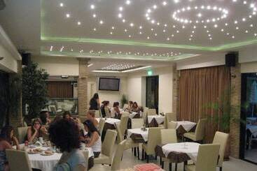 Zante Plaza Hotel & Apartments