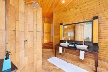 Komandoo Island Resort & Spa