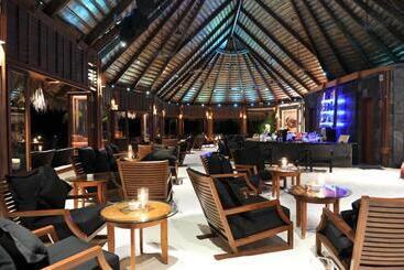 Komandoo Island Resort & Spa