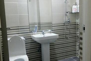 Hi & J Guesthouse  Hostel