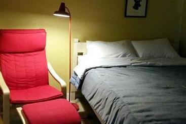 Hi & J Guesthouse  Hostel