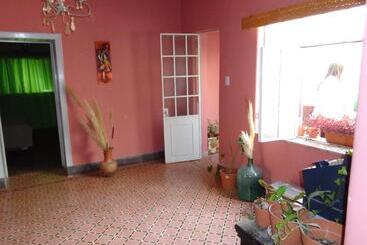 הוסטל Hostal La Antigua
