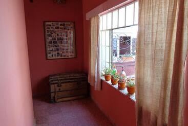 הוסטל Hostal La Antigua