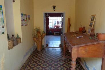 הוסטל Hostal La Antigua