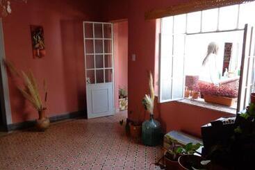 הוסטל Hostal La Antigua