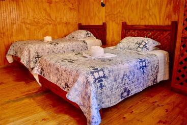 هاستل Hostal Michel