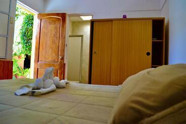 هاستل Hostal Michel