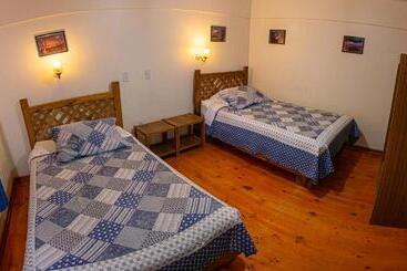 هاستل Hostal Michel