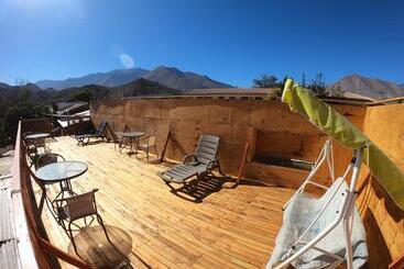 هاستل Hostal Michel