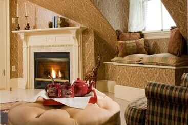 تختخواب و صبحانه Berry Manor Inn