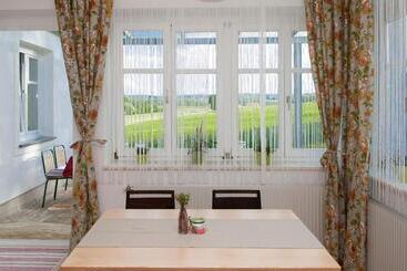 تختخواب و صبحانه Haus Steirer Am Kaiserwald