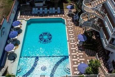 هتل Anamichu Suites