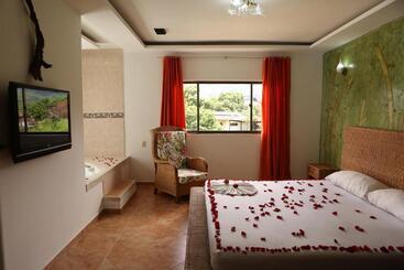 هتل Anamichu Suites