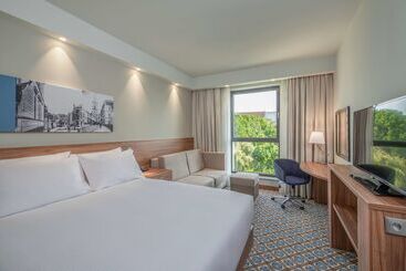 هتل Hampton By Hilton Oswiecim