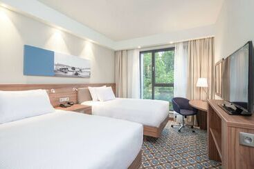 هتل Hampton By Hilton Oswiecim