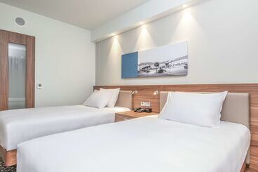 هتل Hampton By Hilton Oswiecim