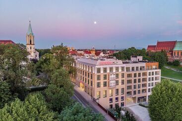 هتل Hampton By Hilton Oswiecim